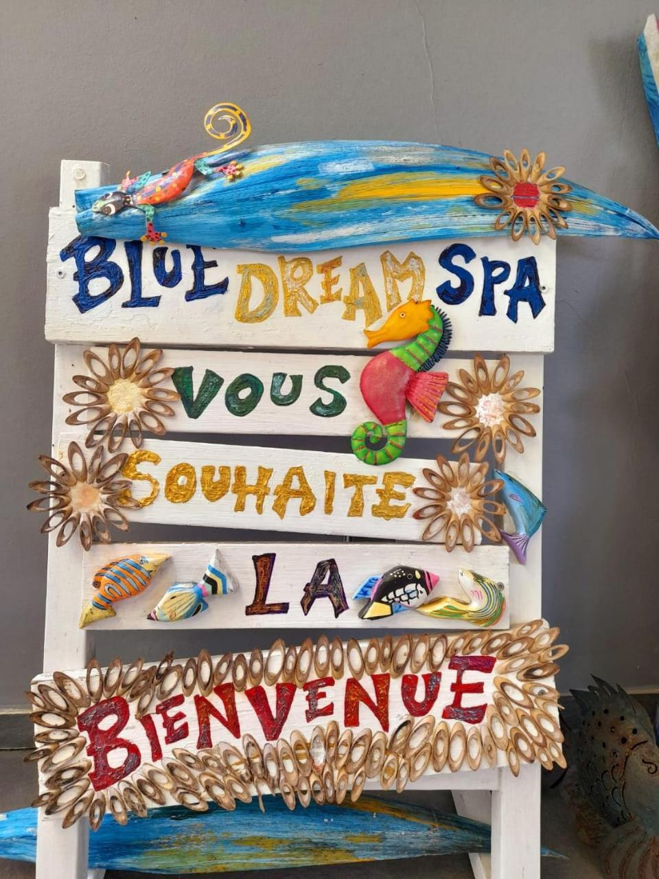 Blue Dream Spa レ・トロワ・イレ エクステリア 写真